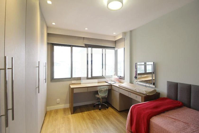 Furnished 4-bedroom apartment with 245 m² and glass balcony — photo 5