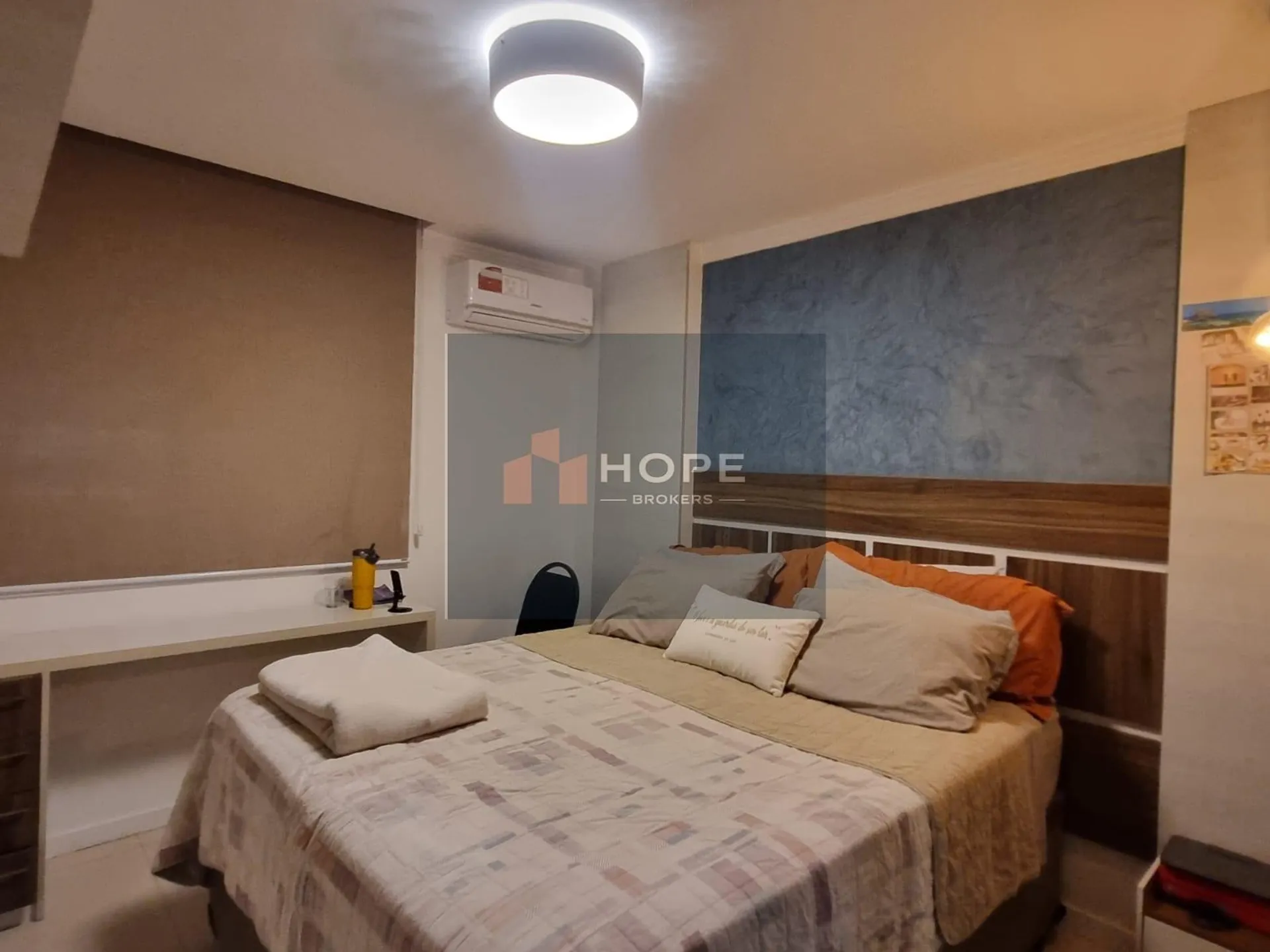 Walk-in closet in a 3-bedroom apartment, 200 m² — photo 12