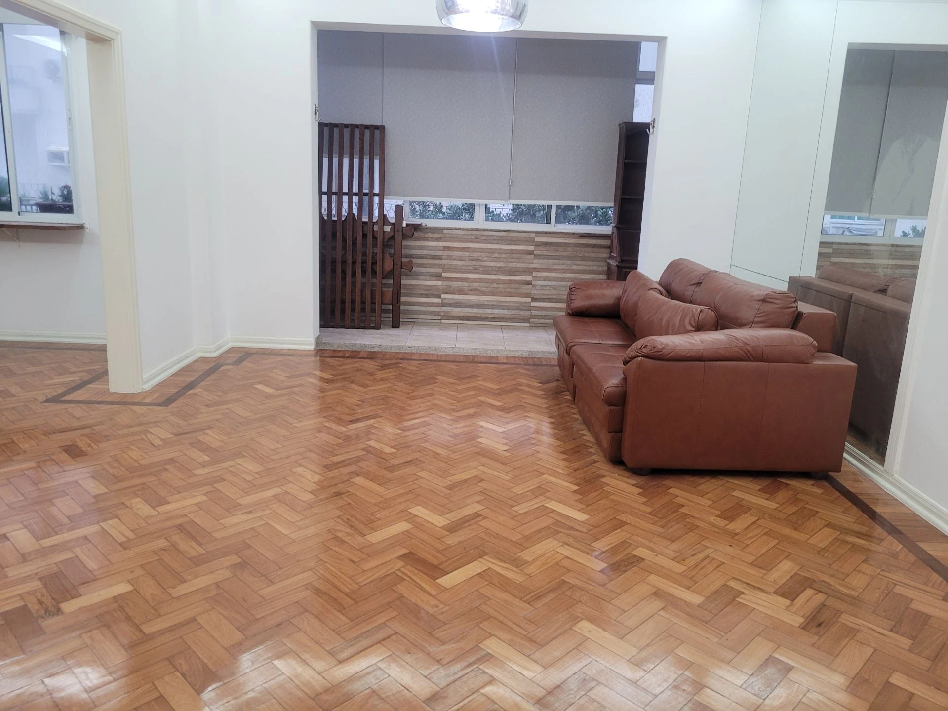 Furnished apartment, 120 m², with wood or laminate floors