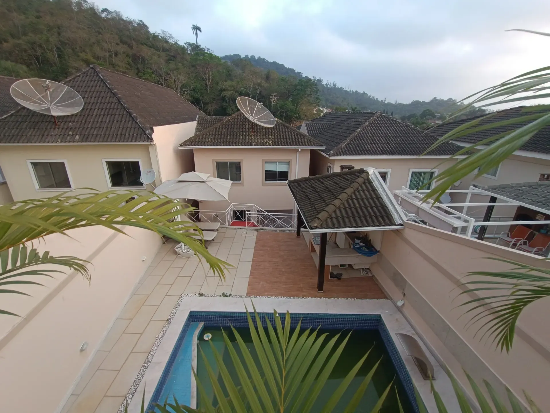 Unfurnished house with 4 bedrooms and 5 bathrooms — photo 46