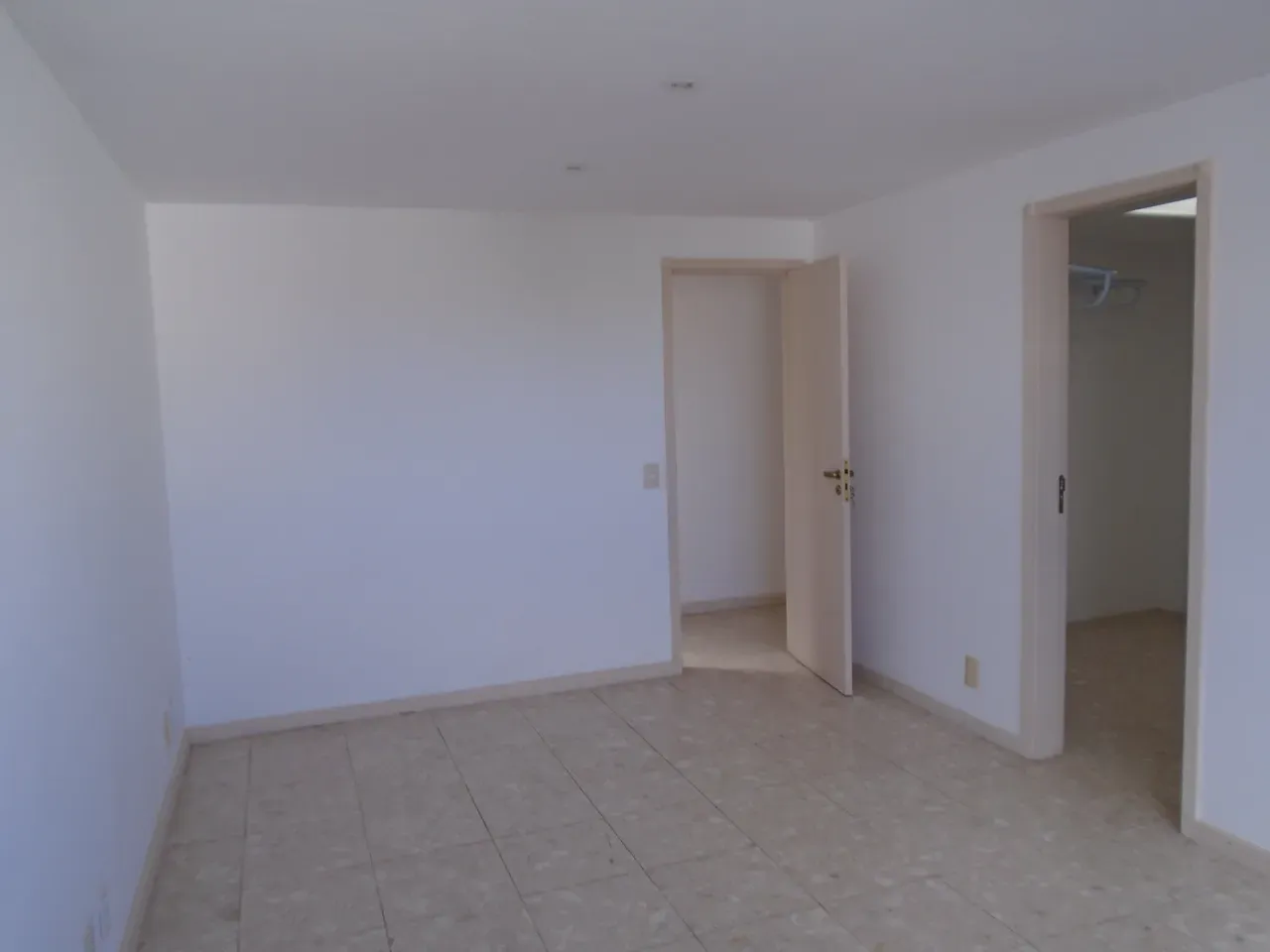 Apartamento, 302 m², com janelas do piso ao teto — photo 25