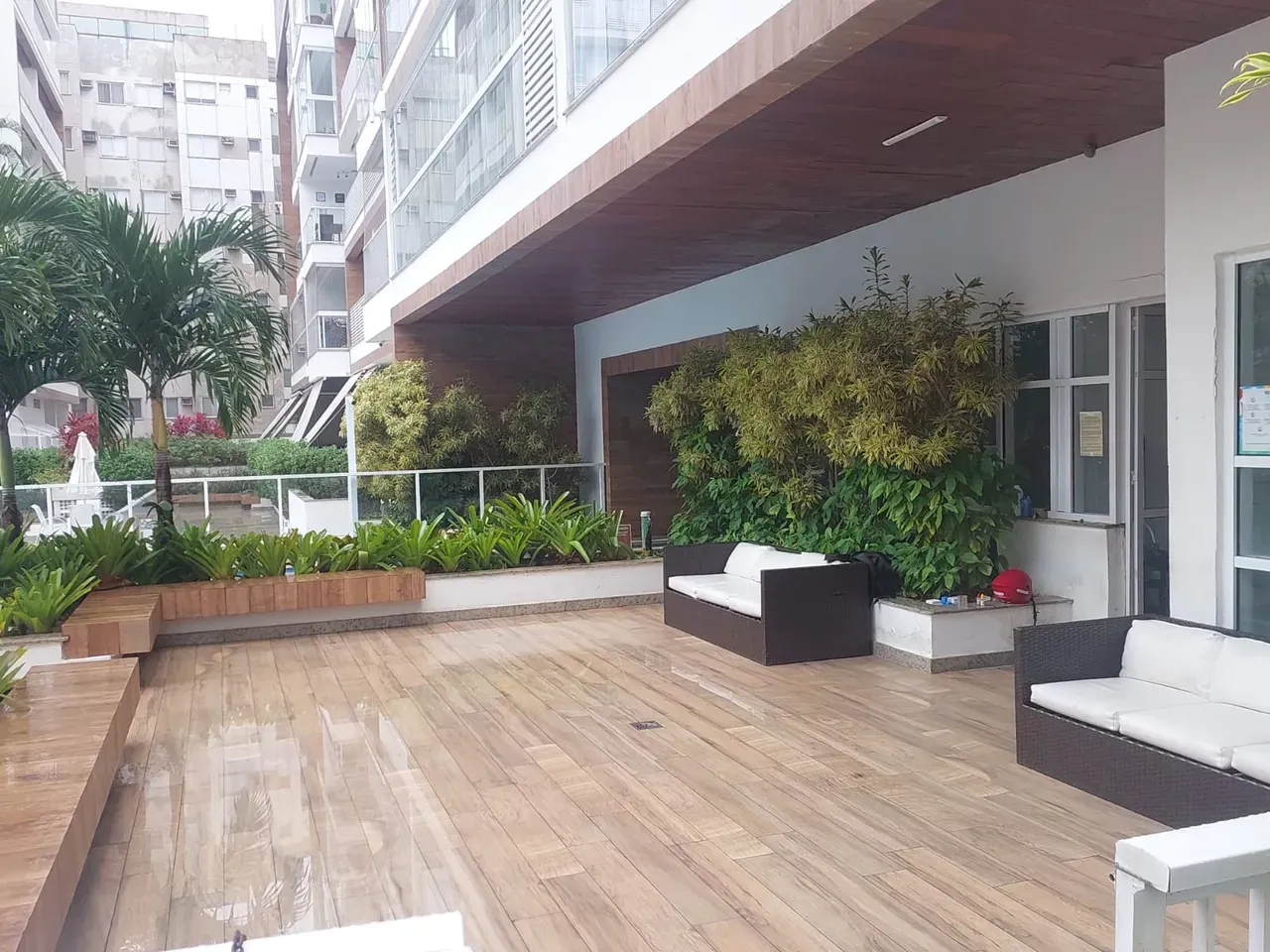 Balcony with a grill in a 2-bedroom apartment, 66 m² — photo 16