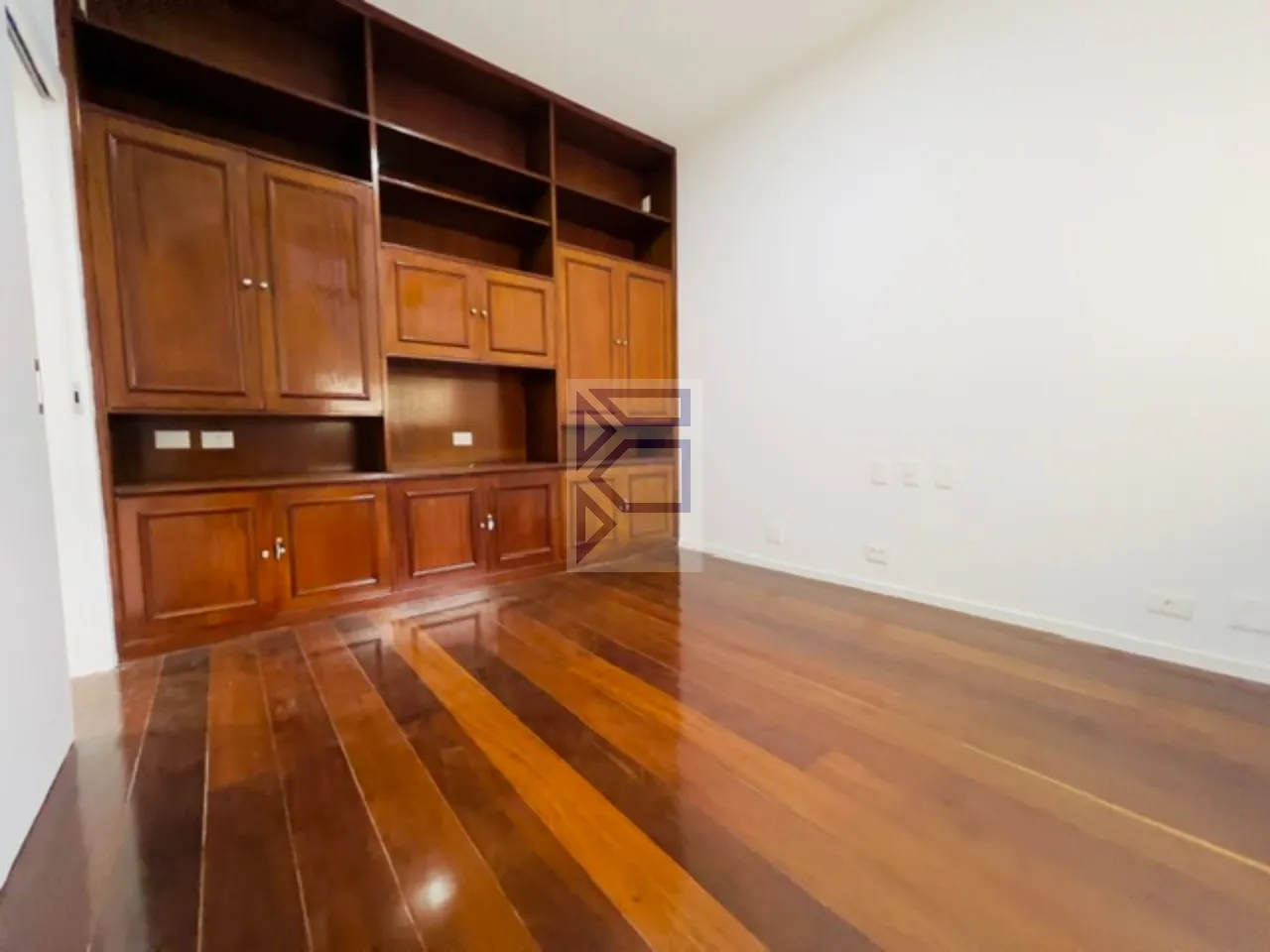 Apartamento de 227 m² com 4 quartos e 3 vagas — photo 3