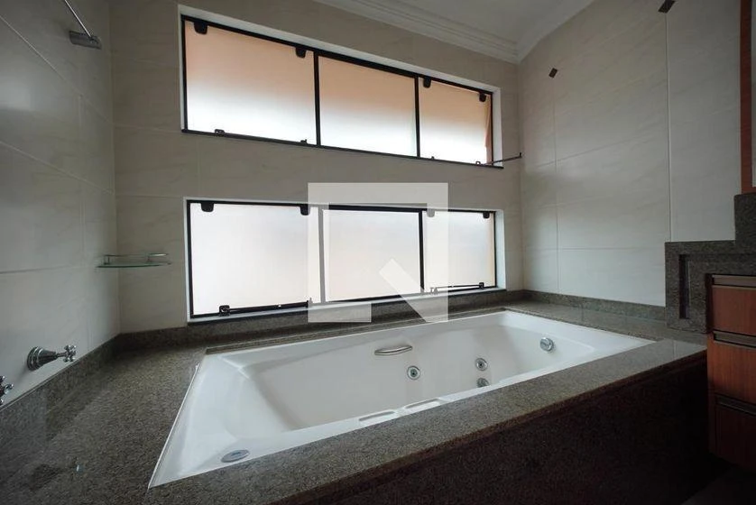 3 quartos e vista para a água: casa de 407 m² — photo 24