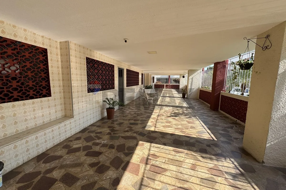 Квартира: 2 спальни, 70 м²