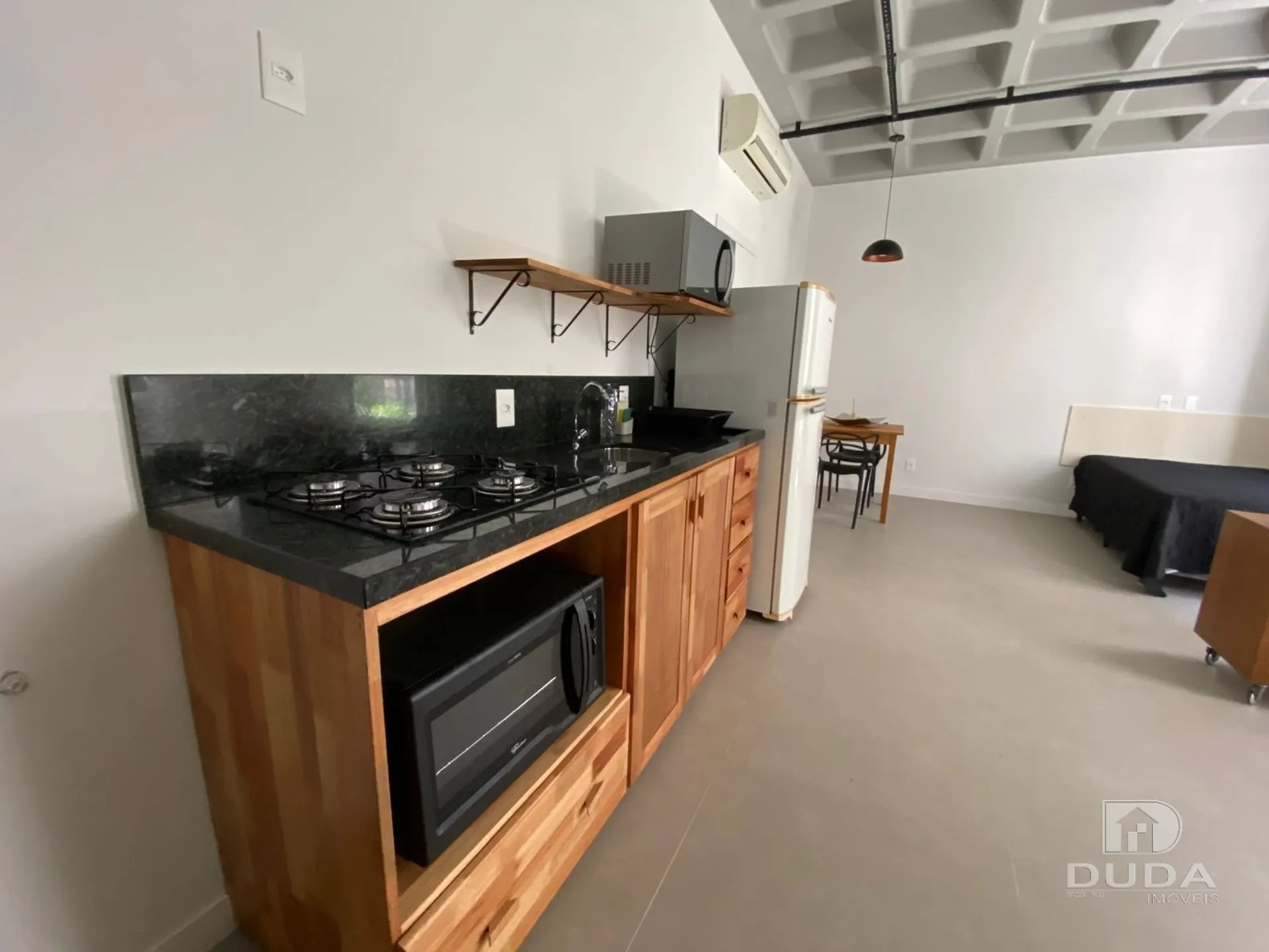 Furnished 1-bedroom apartment with open-plan kitchen — photo 9