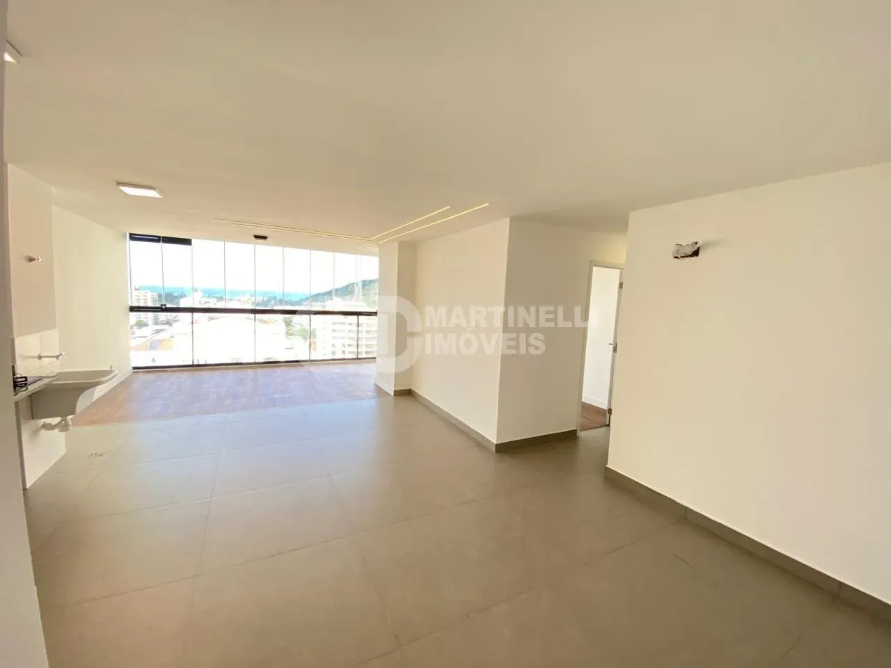 Glass-enclosed balcony in a 3-bedroom apartment, 119 m² — photo 5