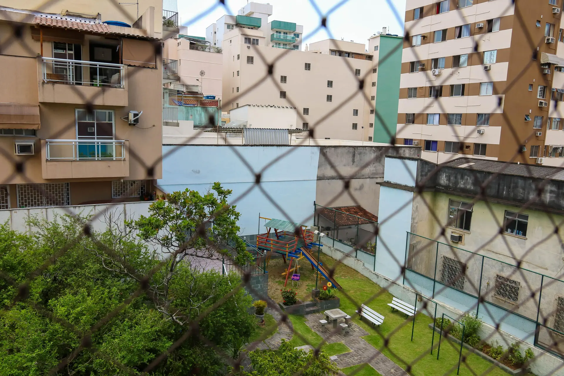 Apartment with 2 bedrooms and an enclosed glass balcony — photo 48