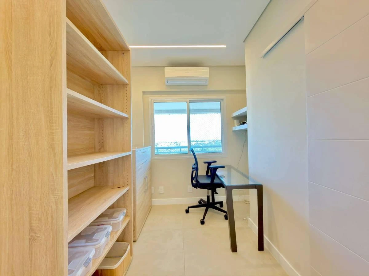 3-bedroom apartment in a building with a gym — photo 9
