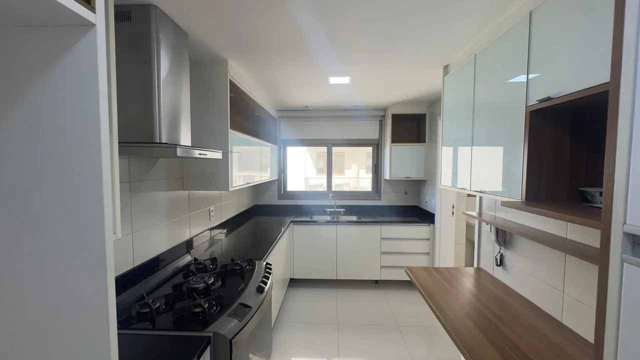 Rental apartment with 3 bedrooms and 4 bathrooms — photo 9