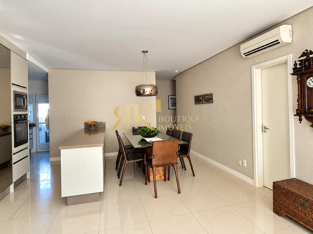 Furnished apartment, 244 m², with floor-to-ceiling windows — photo 13