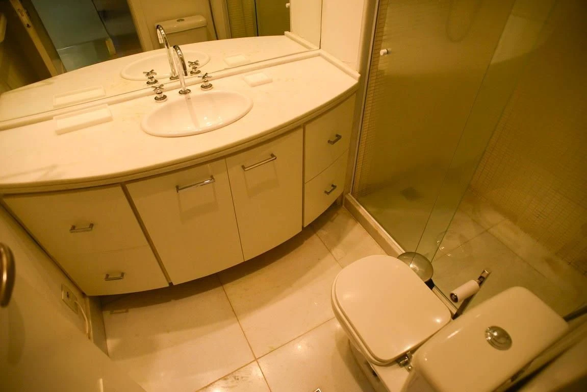 3-bedroom apartment with a glass-enclosed balcony — photo 3