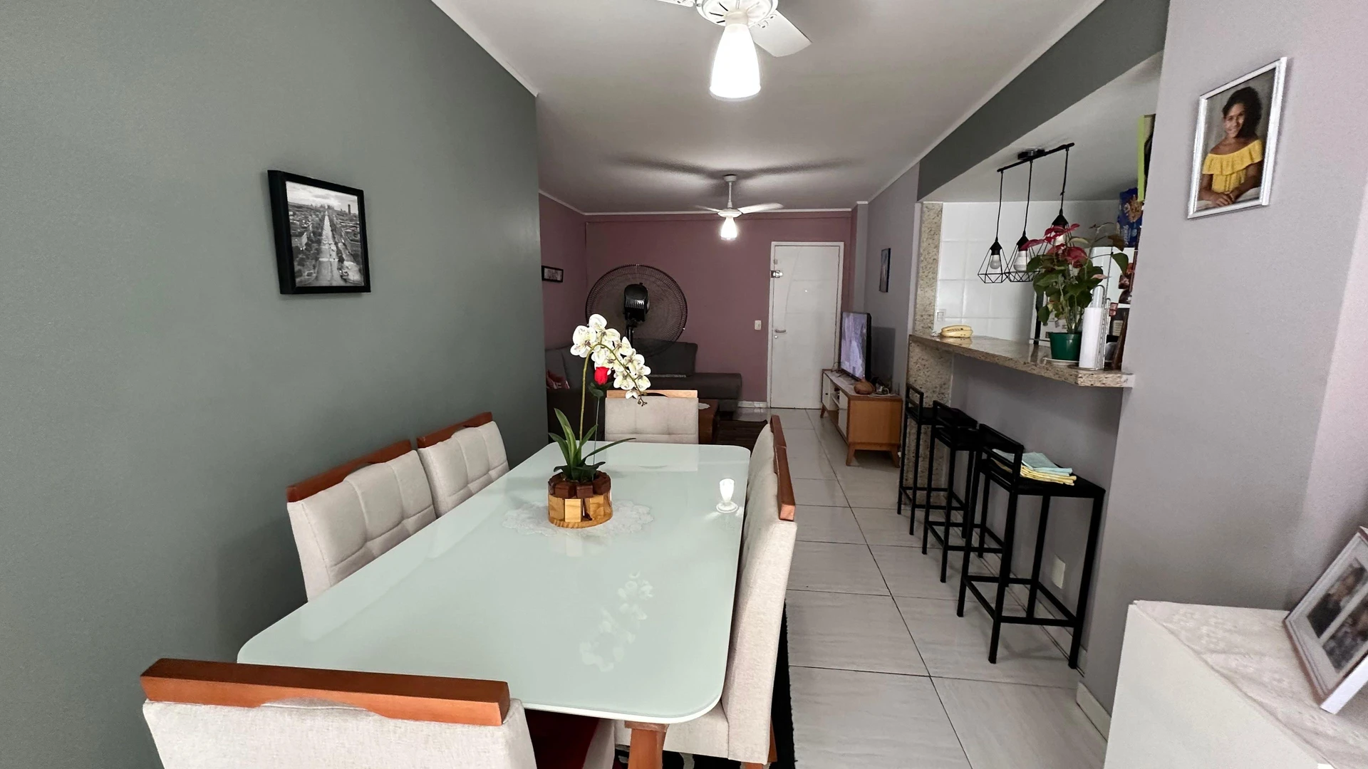 Furnished 2-bedroom apartment with open-plan kitchen — photo 9
