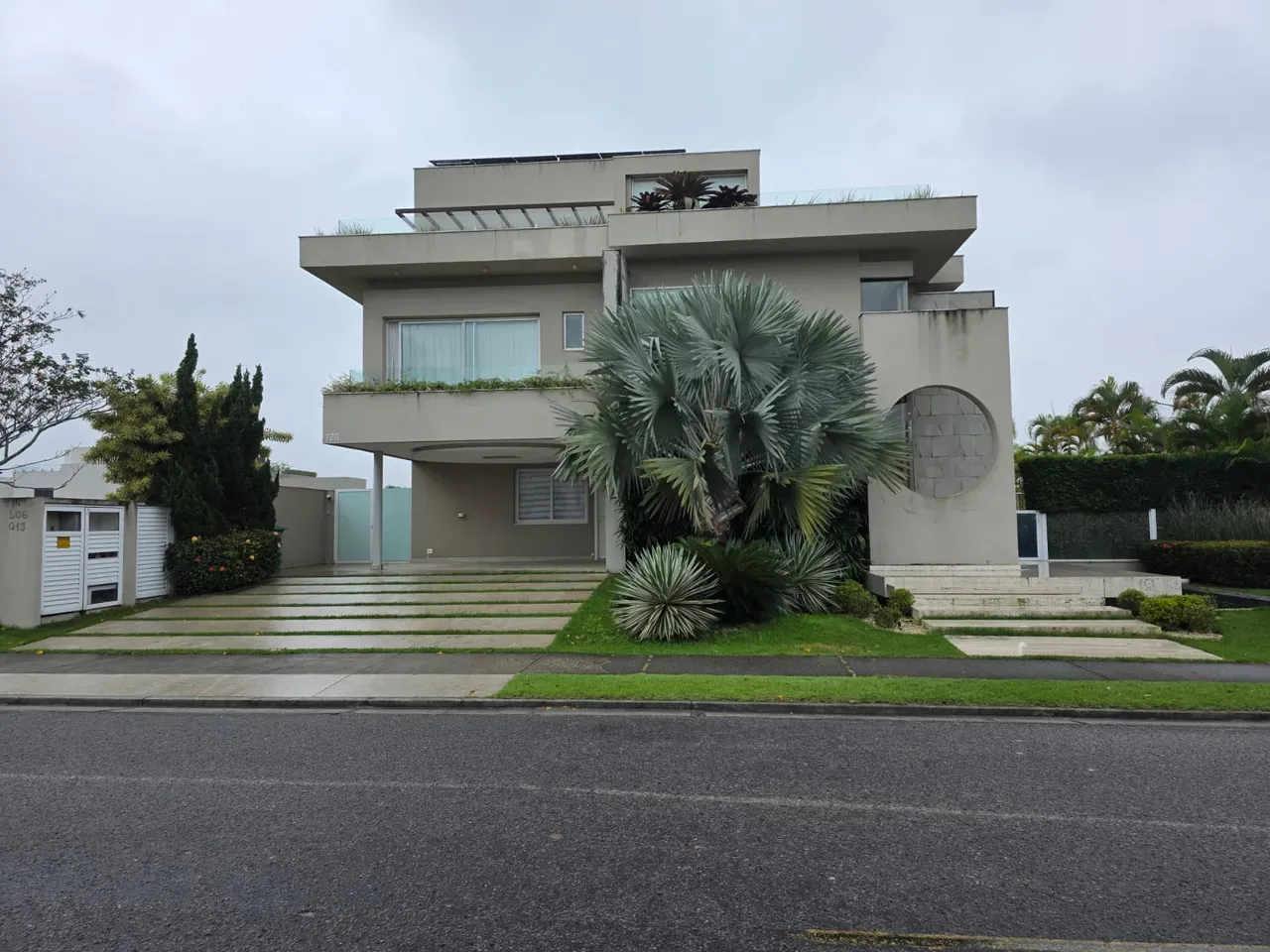 Casa em condomínio com 5 quartos e 5 banheiros — photo 2