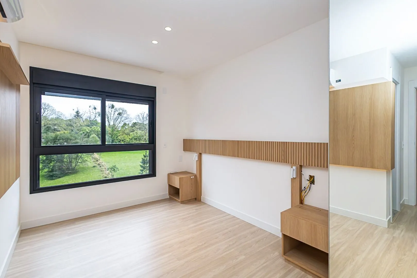 Furnished apartment, 78 m², with a glass-enclosed balcony — photo 167