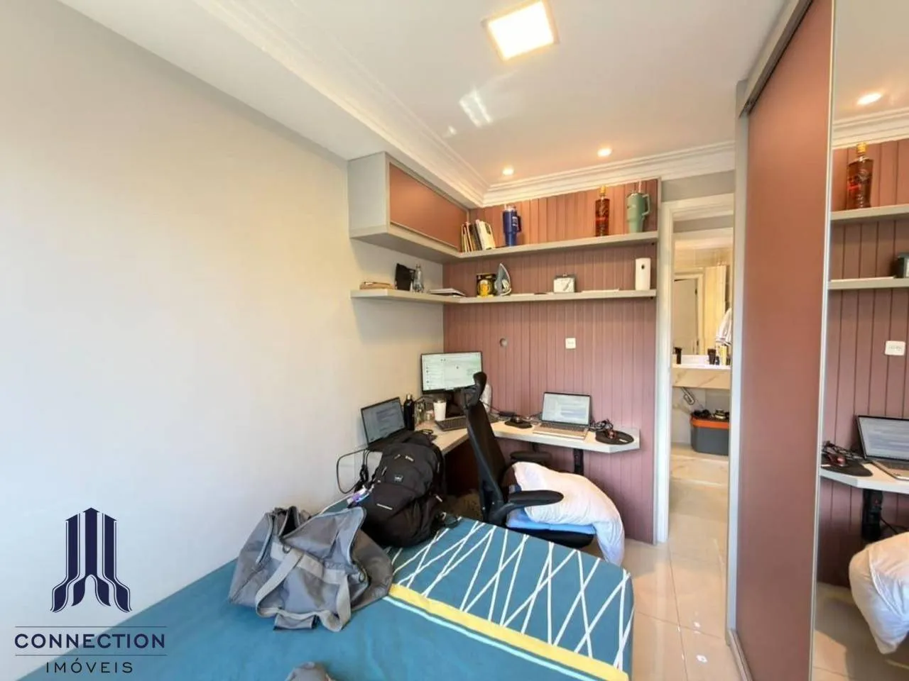 Apartment on the 3rd floor with a glass-enclosed balcony — photo 5