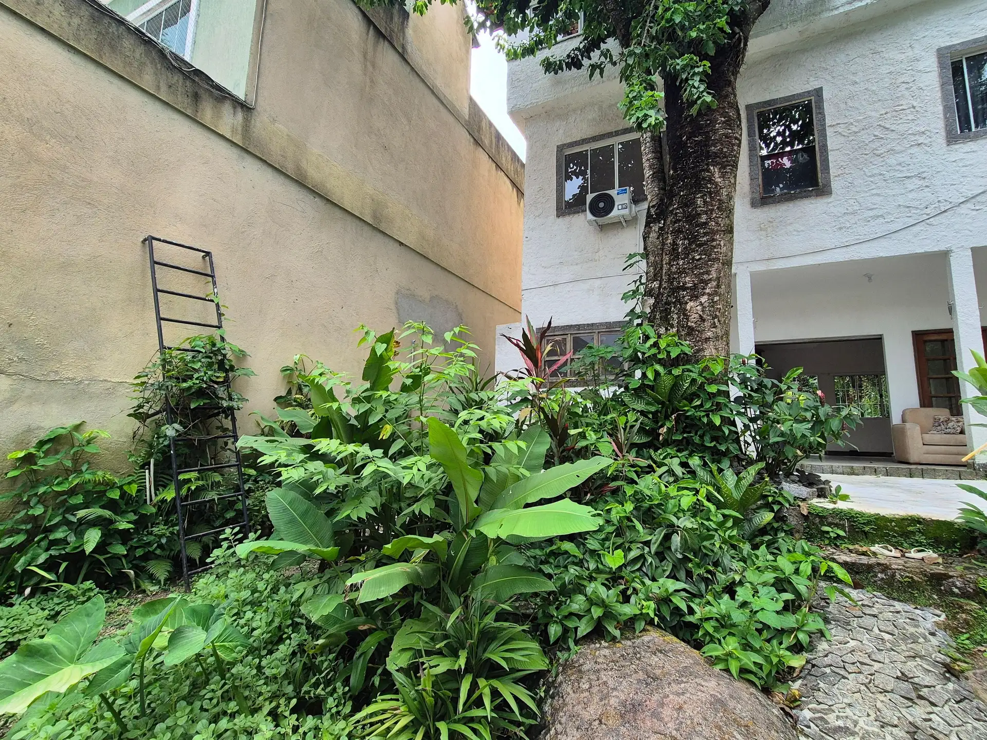 Condominium house to rent with 3 bedrooms and a suite — photo 54