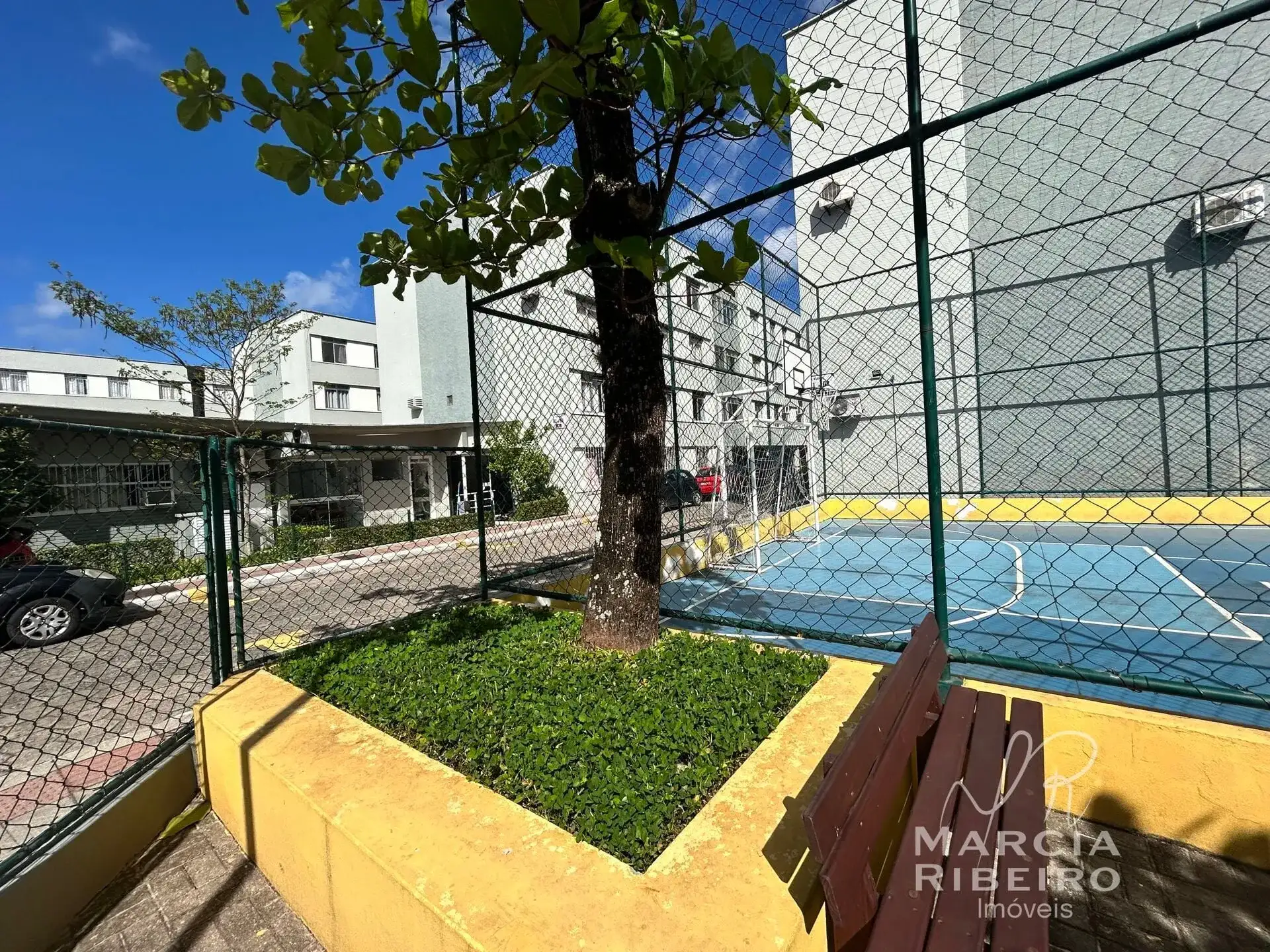 Departamento con piso de madera o laminado en Florianópolis — photo 19