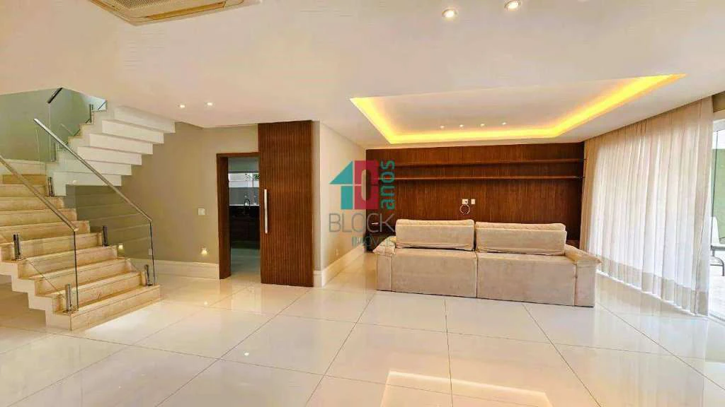 4-bedroom apartment with private garden and 364 m² — photo 15