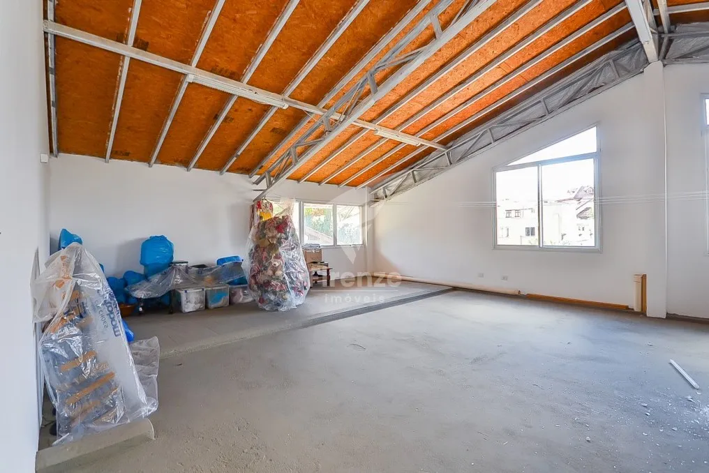 424 m² house with 3 en-suite bedrooms and 4 parking spots — photo 44