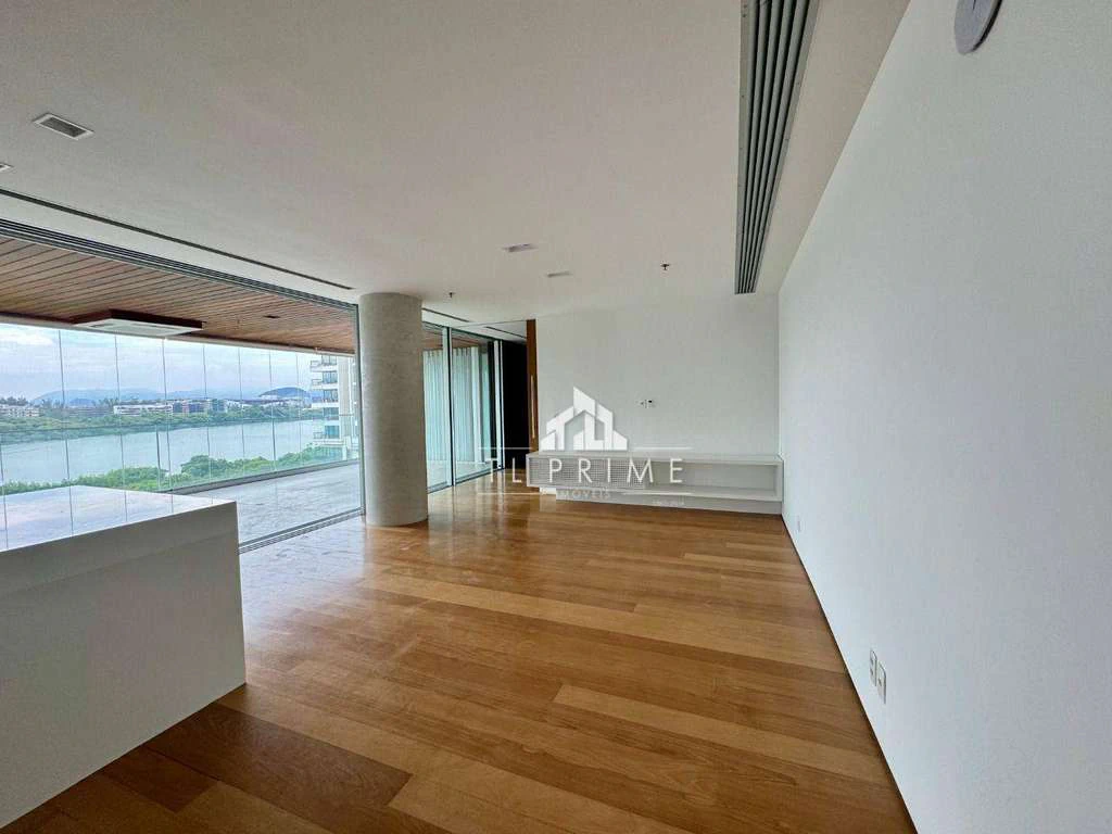 Furnished 1-bedroom apartment with an enclosed balcony — photo 17