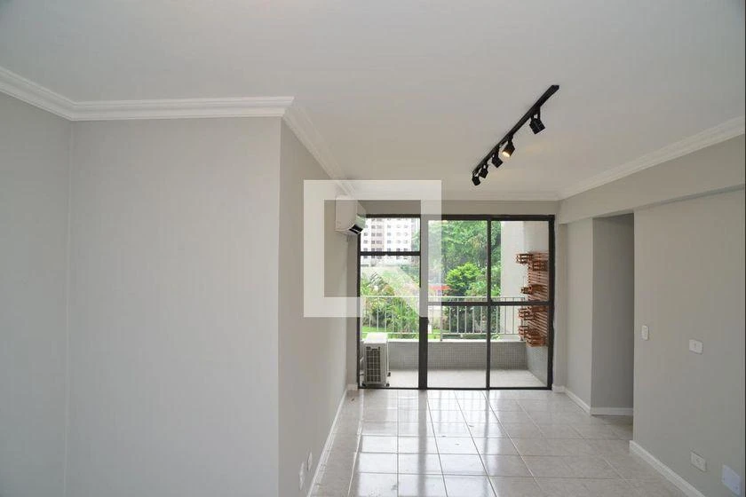 3-bedroom apartment in a building with a gym — photo 8