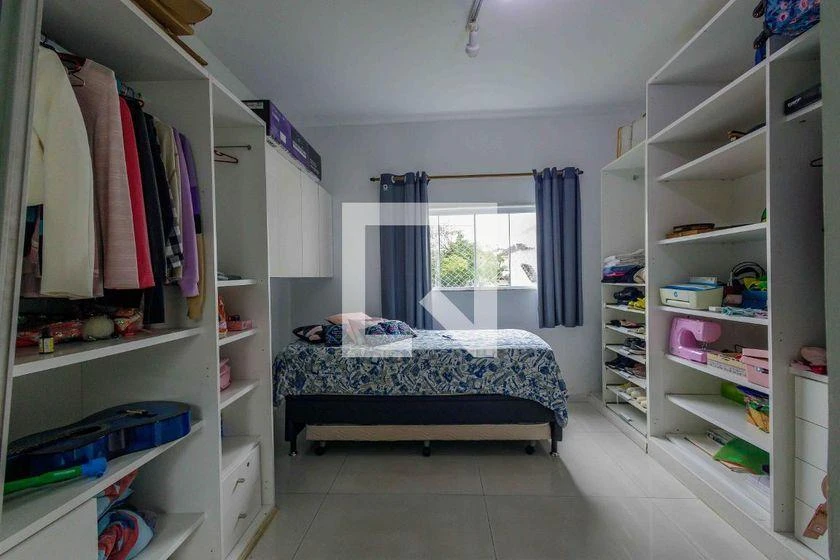 Furnished house with 5 bedrooms and open-plan kitchen — photo 37