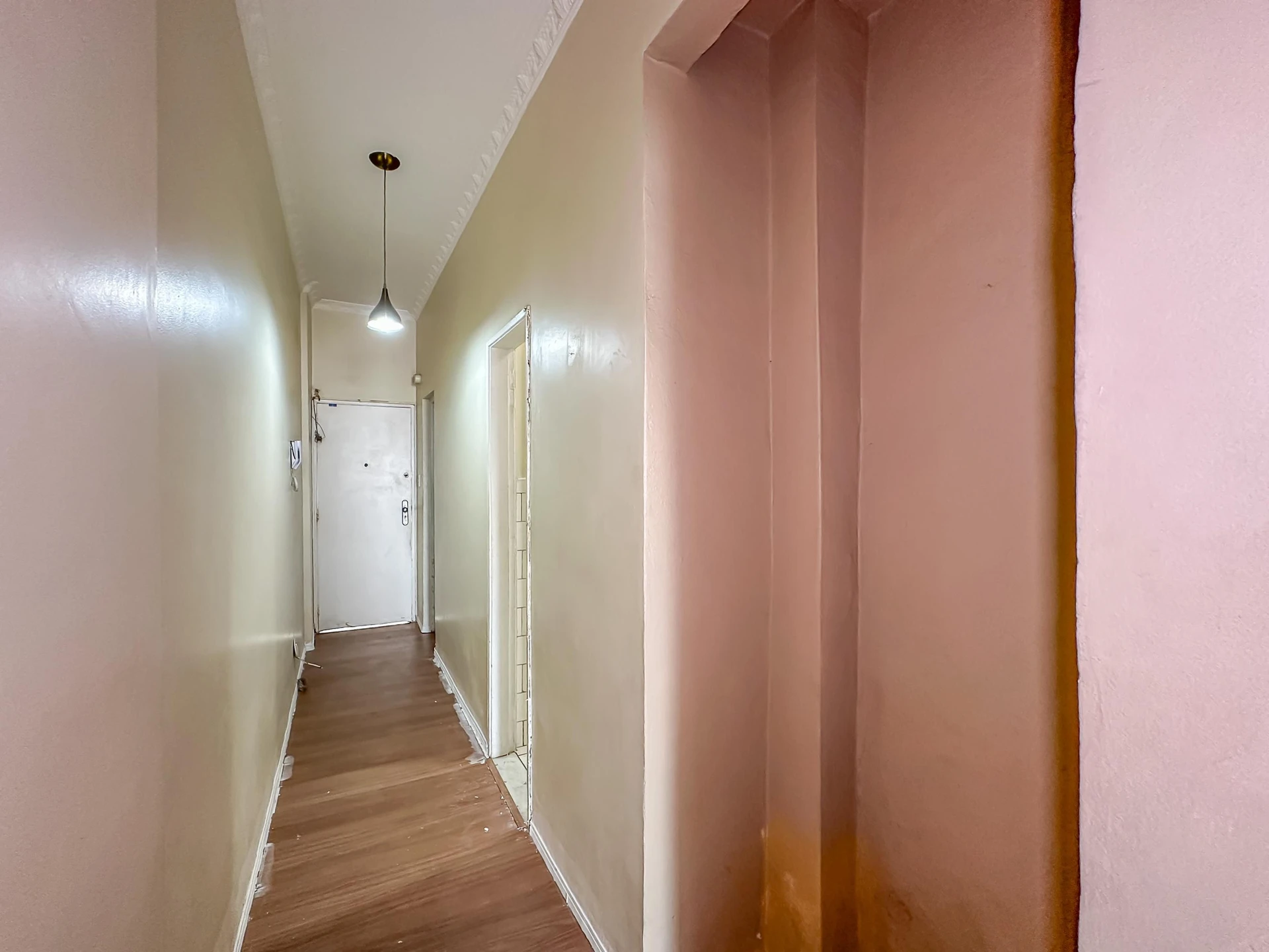 Wood or laminate floors in a one-bedroom apartment, 62 m² — photo 34