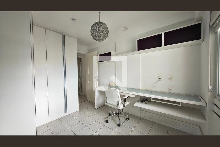 2-bedroom apartment in a building with a gym — photo 23