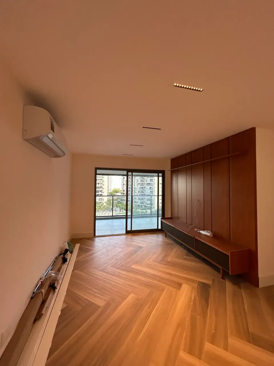 3-bedroom apartment with balcony and open-plan kitchen — photo 6
