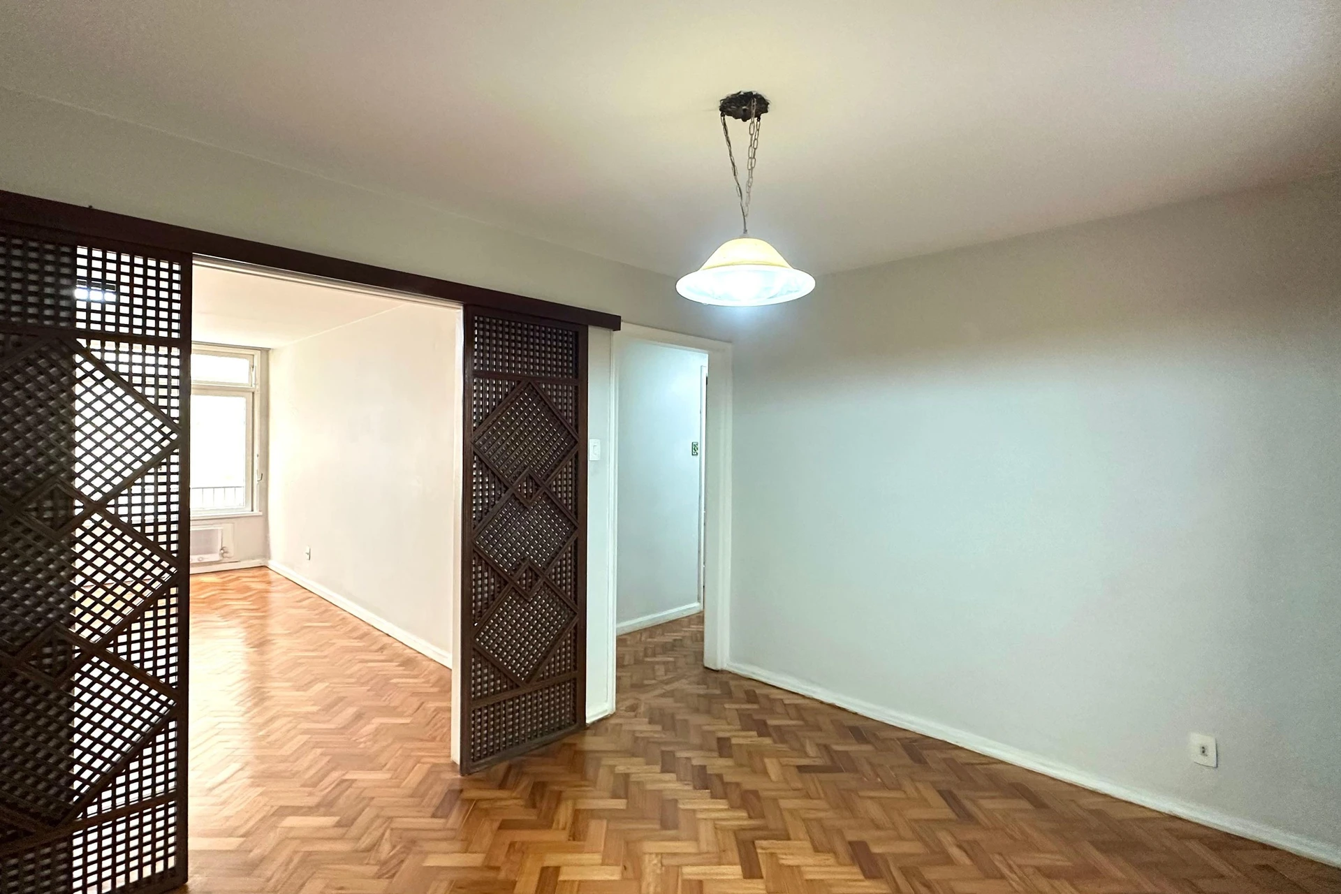 Квартира з 3 спальнями та дерев'яною підлогою або ламінатом — photo 31