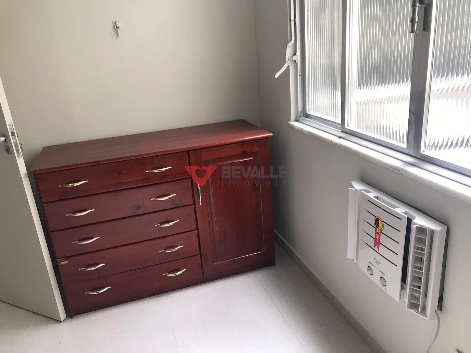 Rental house with 8 bedrooms and a balcony — photo 17