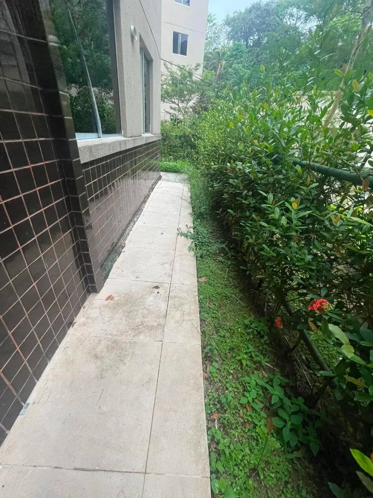 2-bedroom apartment in a building with a pool — photo 10