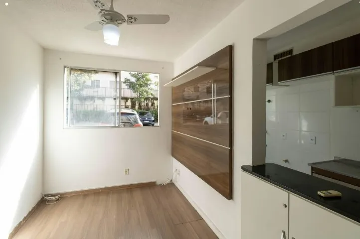 Wood or laminate floors in a 3-bedroom apartment, 50 m²