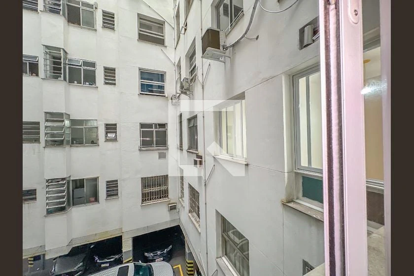 Apartamento de 2 quartos com piso de madeira ou laminado — photo 25