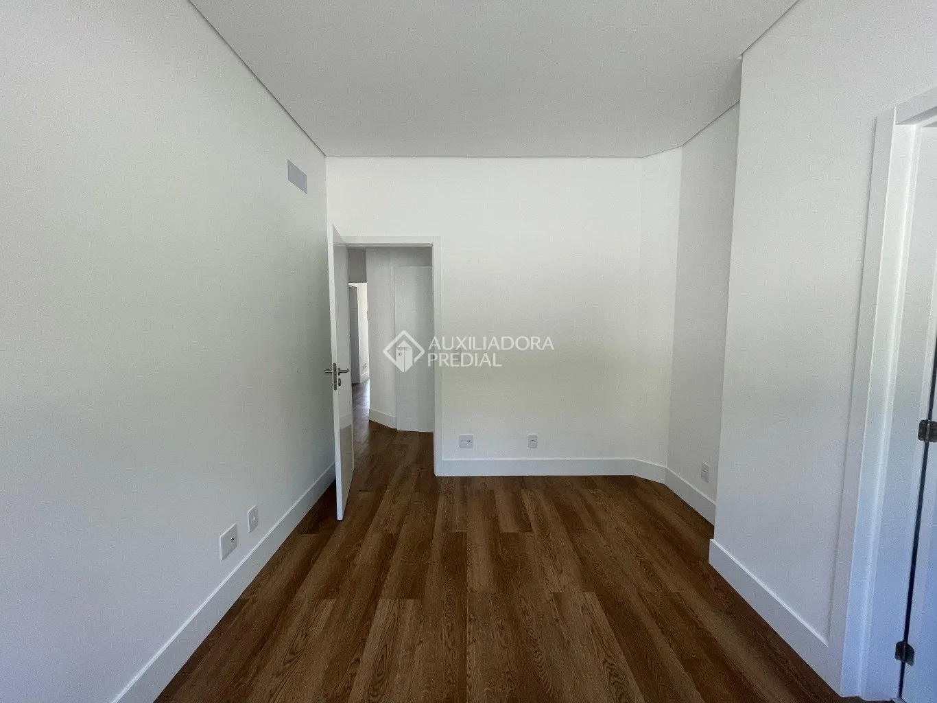 3-bedroom apartment with 159 m² and 2 parking spaces — photo 4