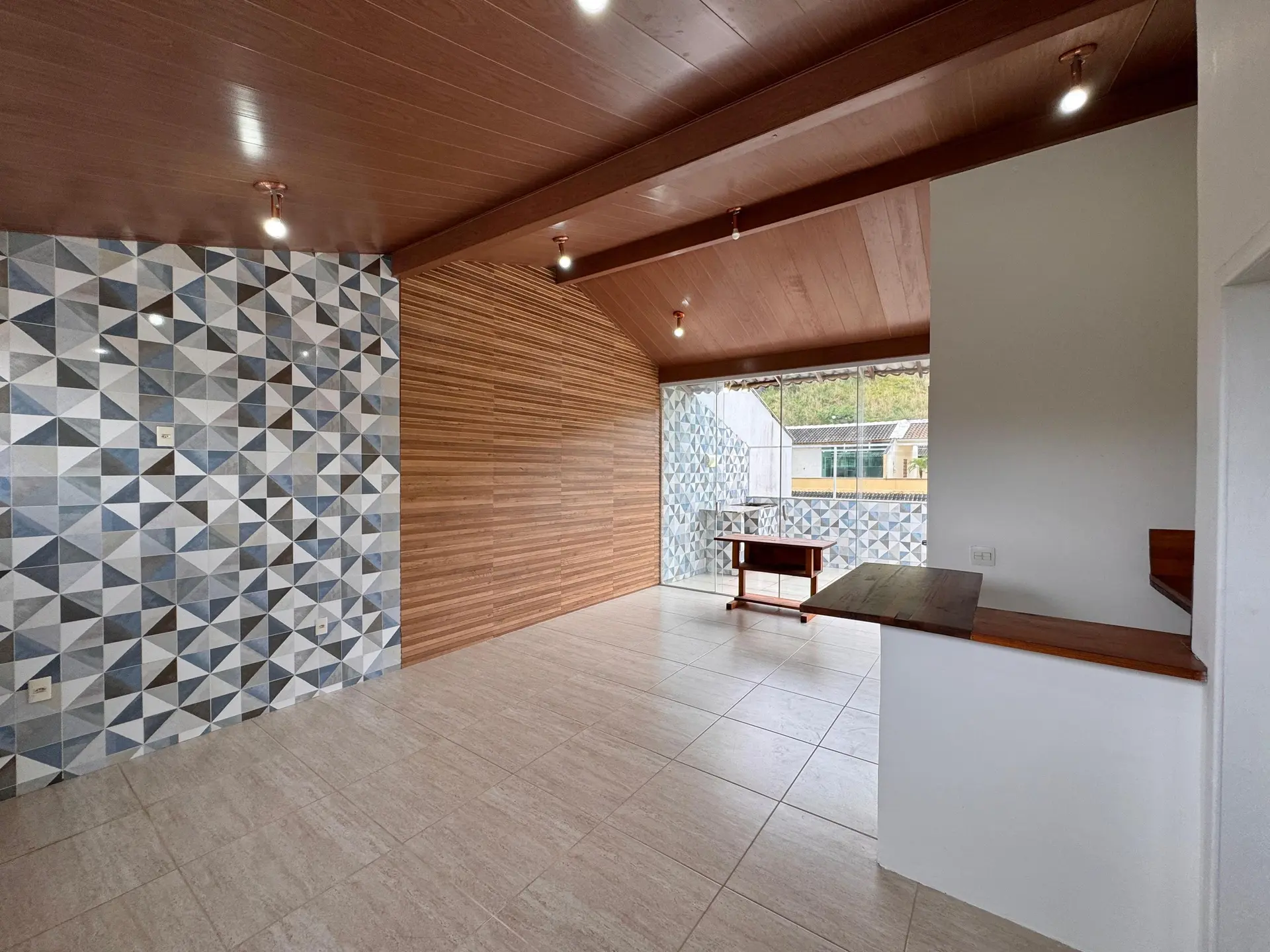 4-bedroom apartment with balcony and private BBQ grill — photo 2