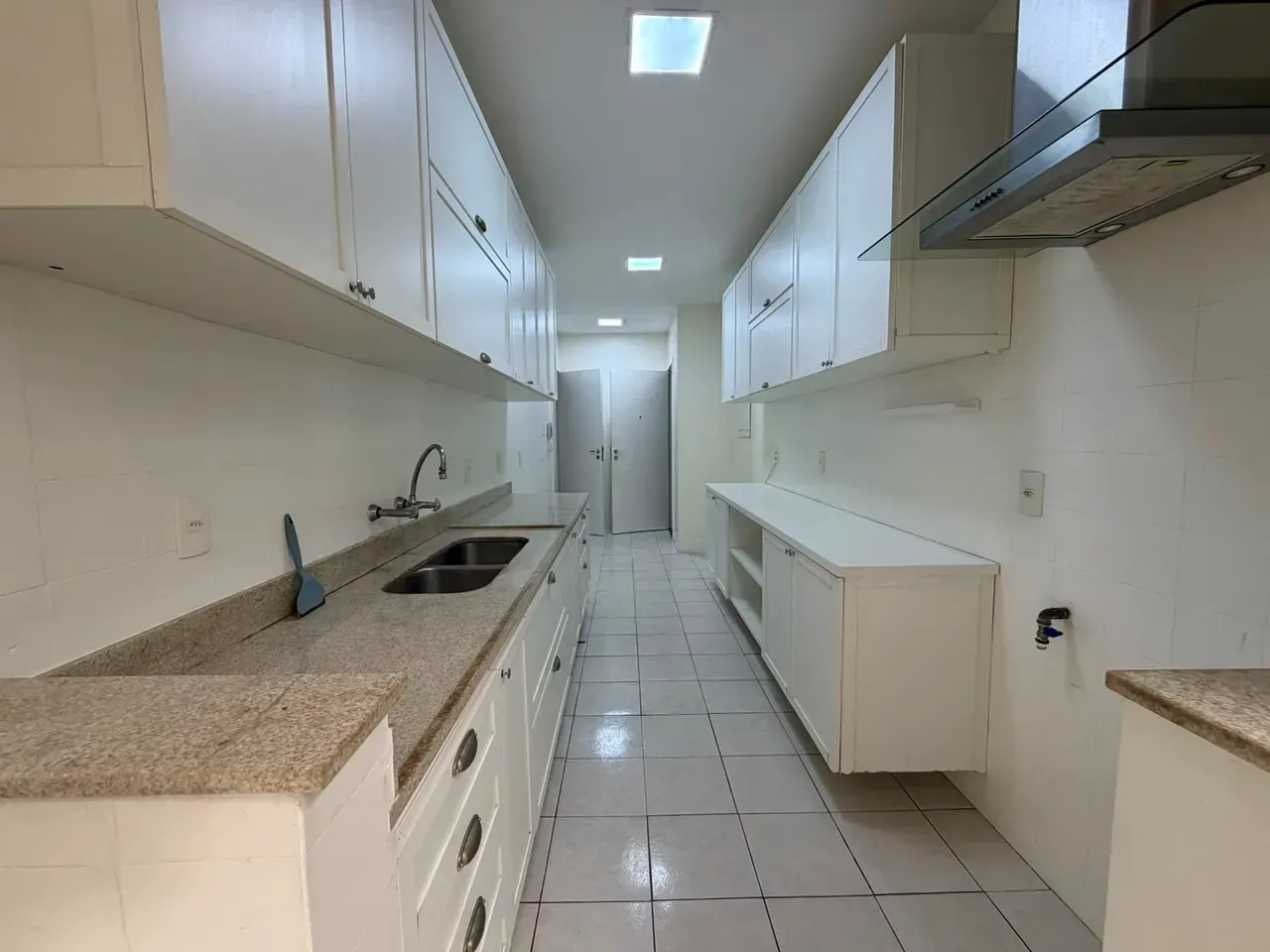 3-bedroom apartment with balcony and 2 parking spaces — photo 3