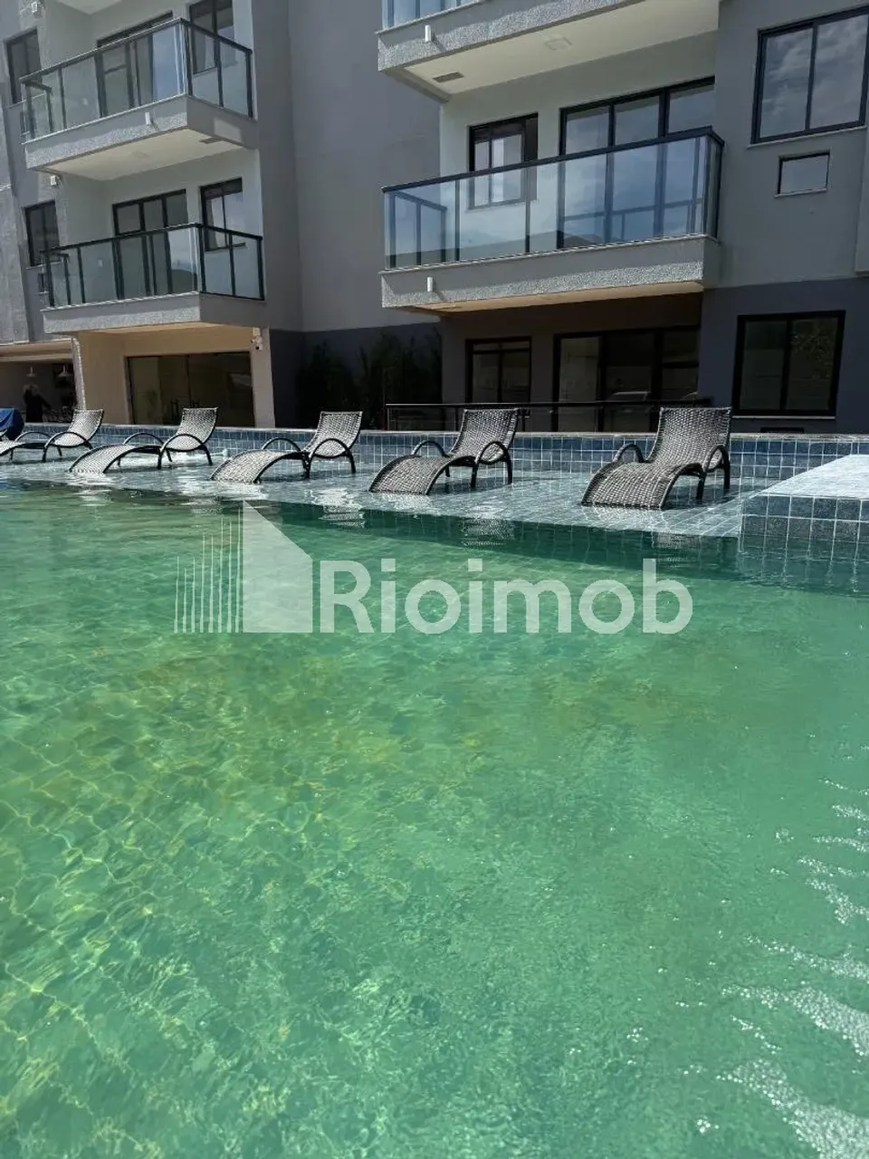 2-bedroom apartment with 1 suite and a balcony — photo 2