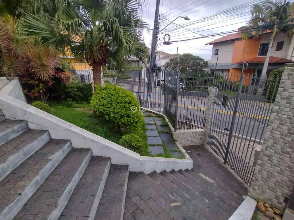 Casa com 4 dormitórios e jardim privativo — photo 3
