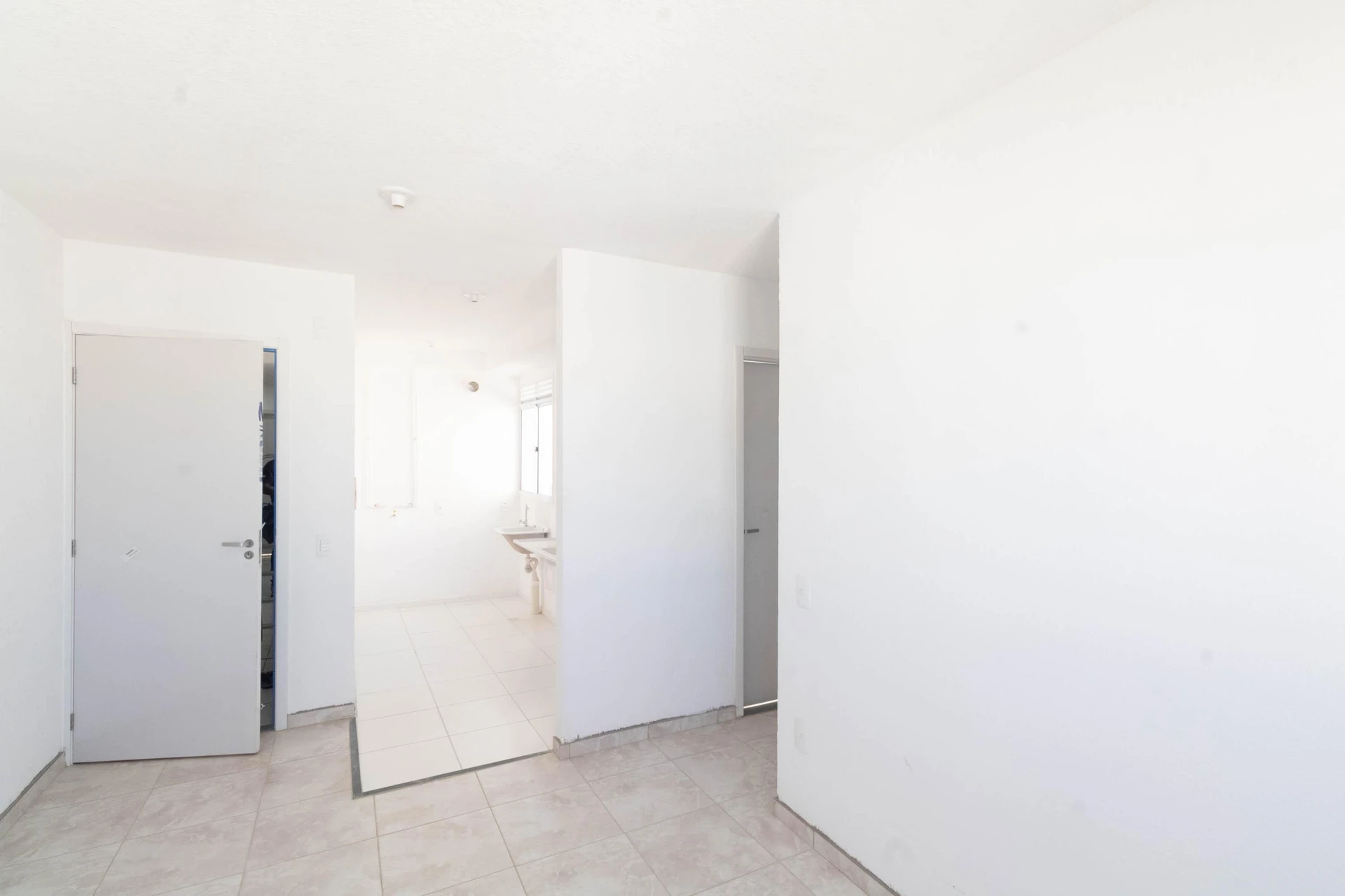 Apartamento de 2 dormitorios y baño con ducha de vidrio — photo 32