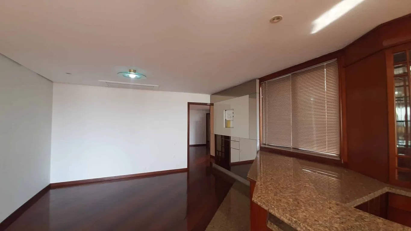 283 m² apartment with 4 bedrooms and 2 en-suites — photo 20