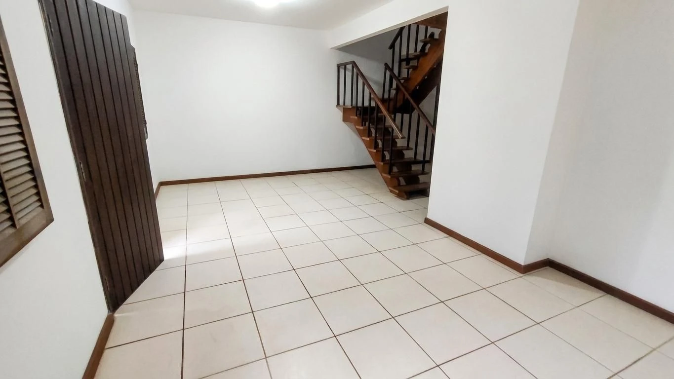 House with 3 bedrooms, 1 en-suite and 4 bathrooms — photo 28