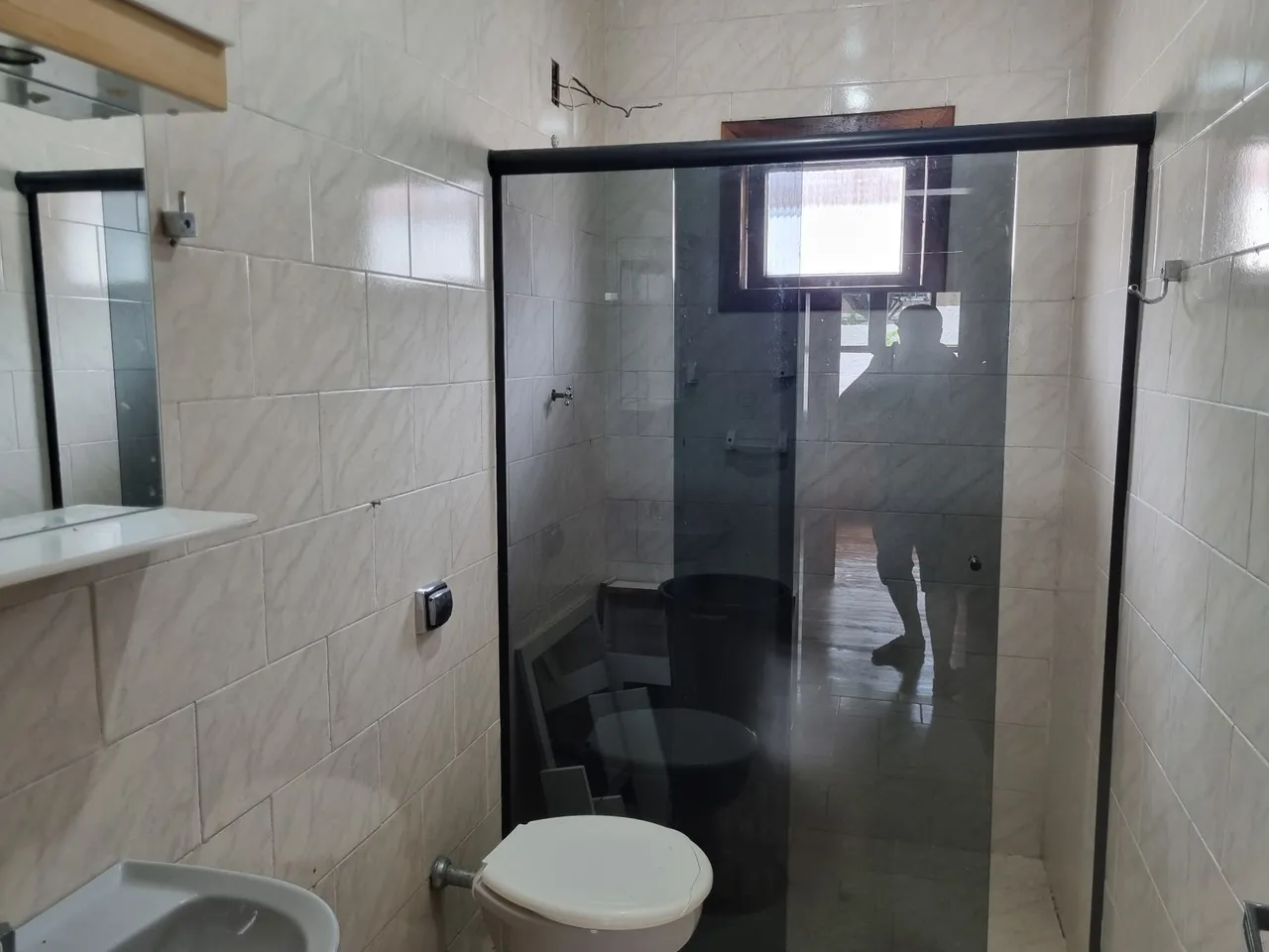 3-bedroom house with wood or laminate floors in Curitiba — photo 2