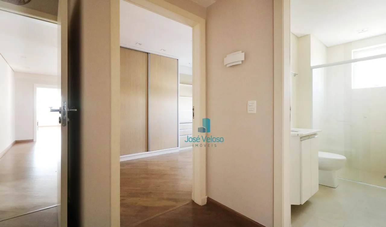 Modern 4-bedroom apartment with open-plan kitchen — photo 10