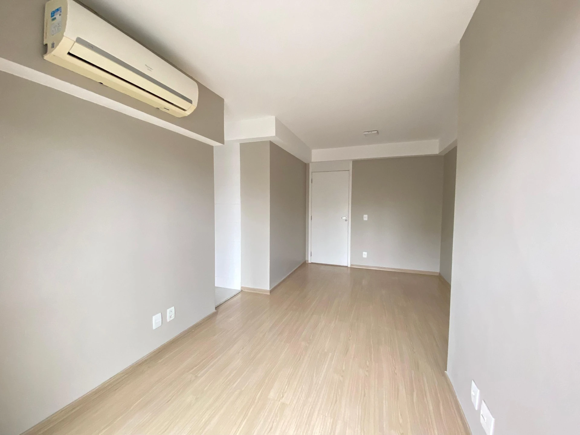 Apartment, 55 m², with wood or laminate floors — photo 31