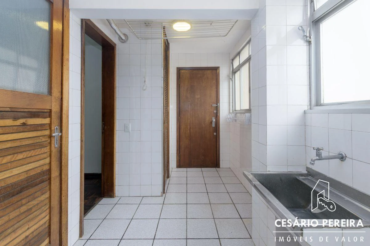 Furnished apartment, 215 m², with a bathtub — photo 8