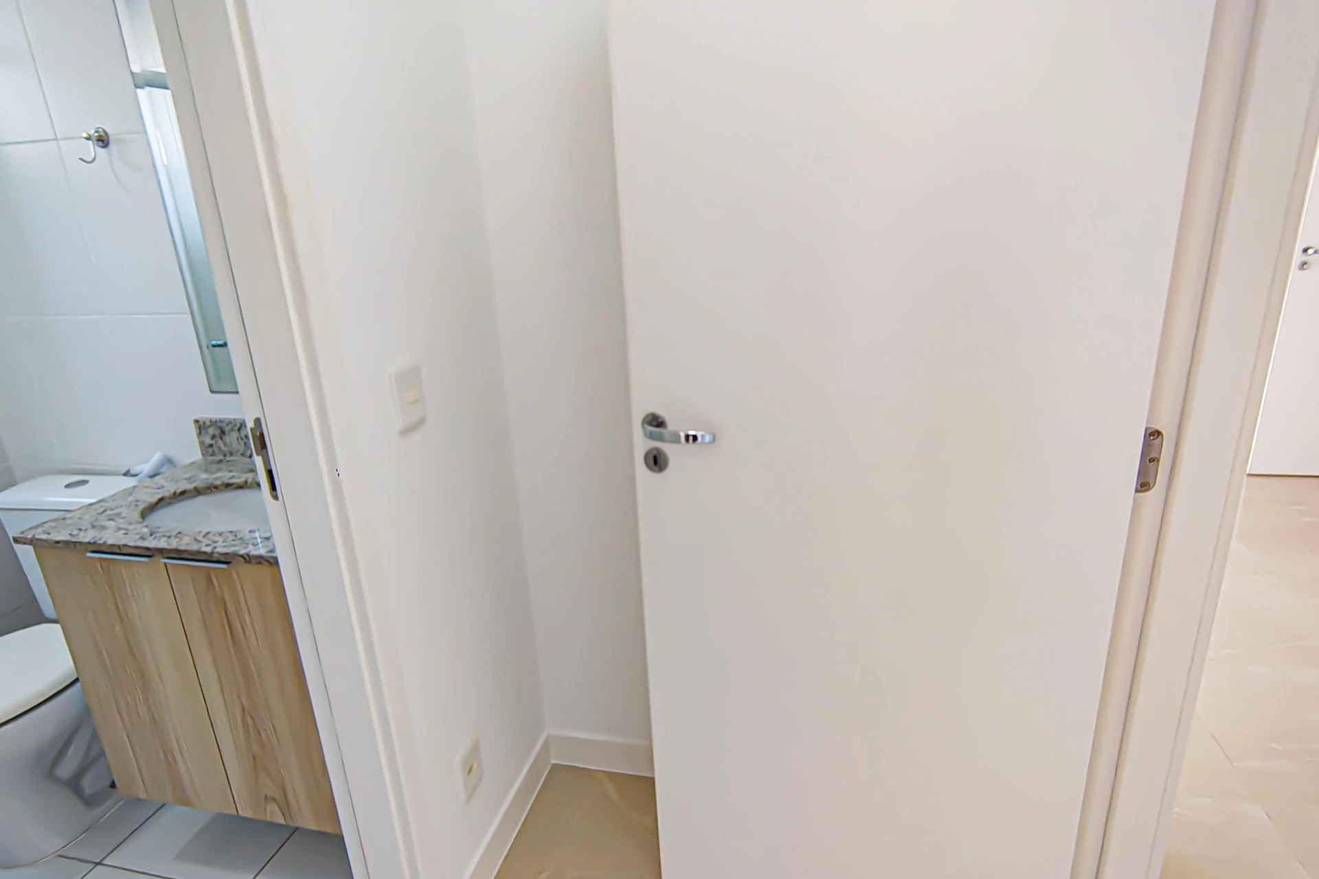 Unfurnished 2-bedroom apartment with en-suite bathrooms — photo 41