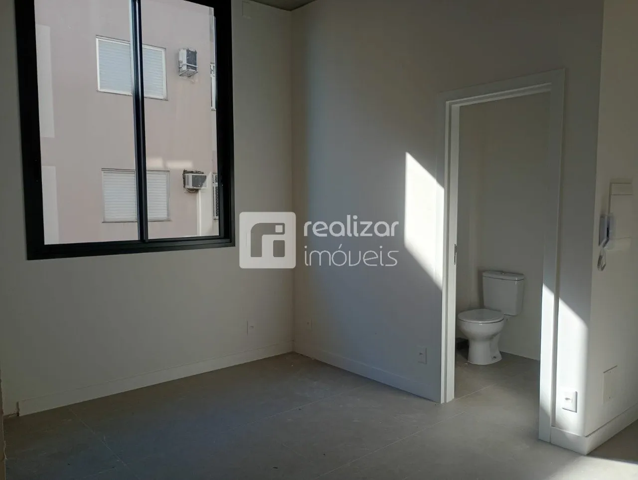 Furnished 1-bedroom apartment with open-plan kitchen — photo 29