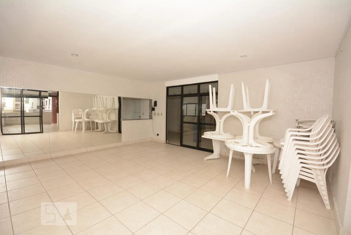 4-bedroom apartment in a building with a pool — photo 67